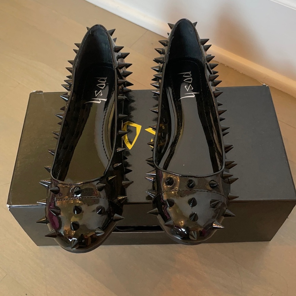 Spiked jelly style flats